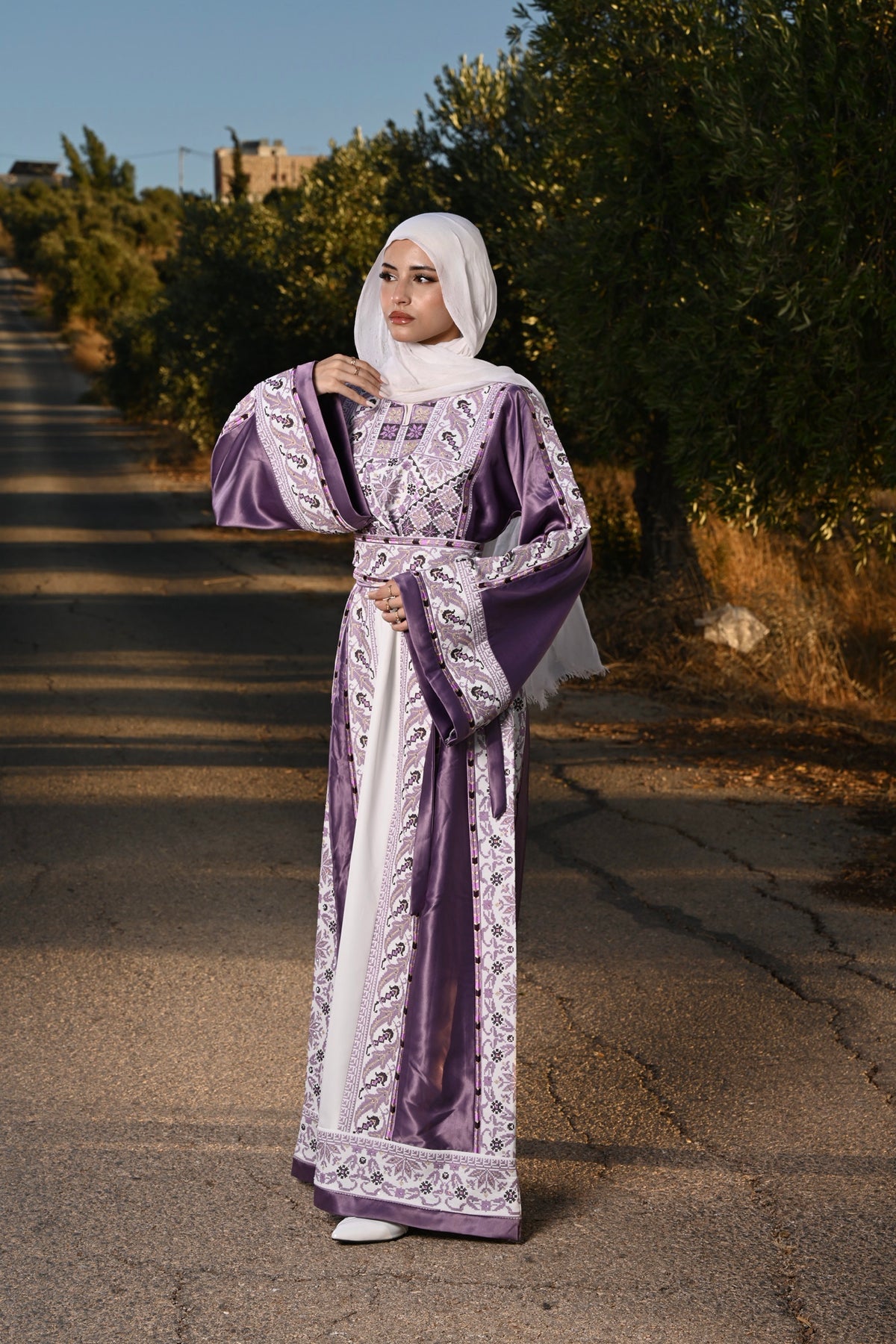 Ariha Thobe ”MAUVE”