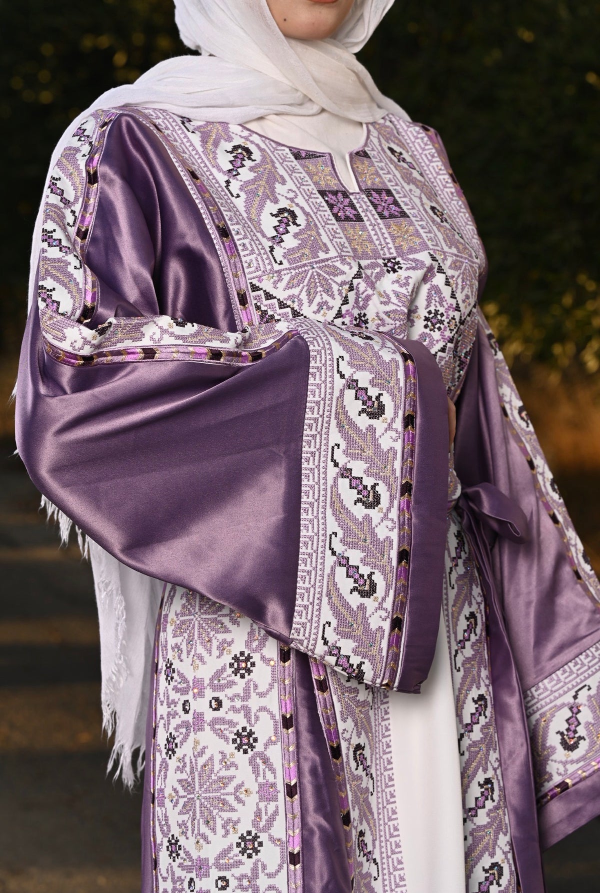 Ariha Thobe ”MAUVE”