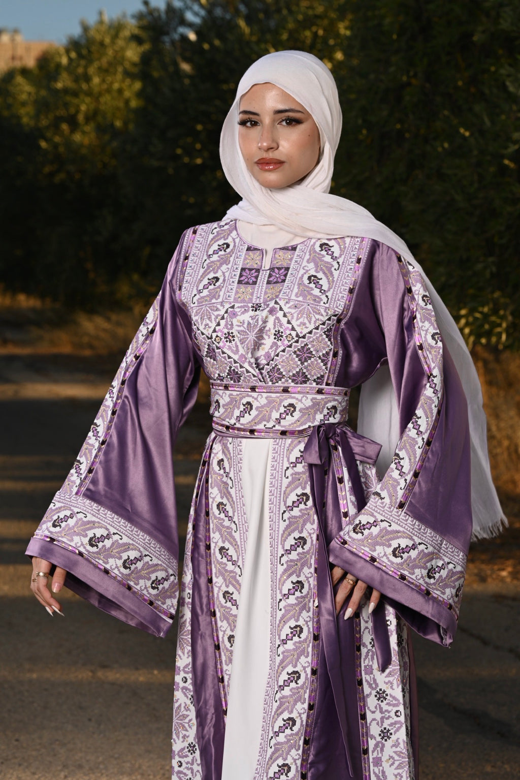 Ariha Thobe ”MAUVE”